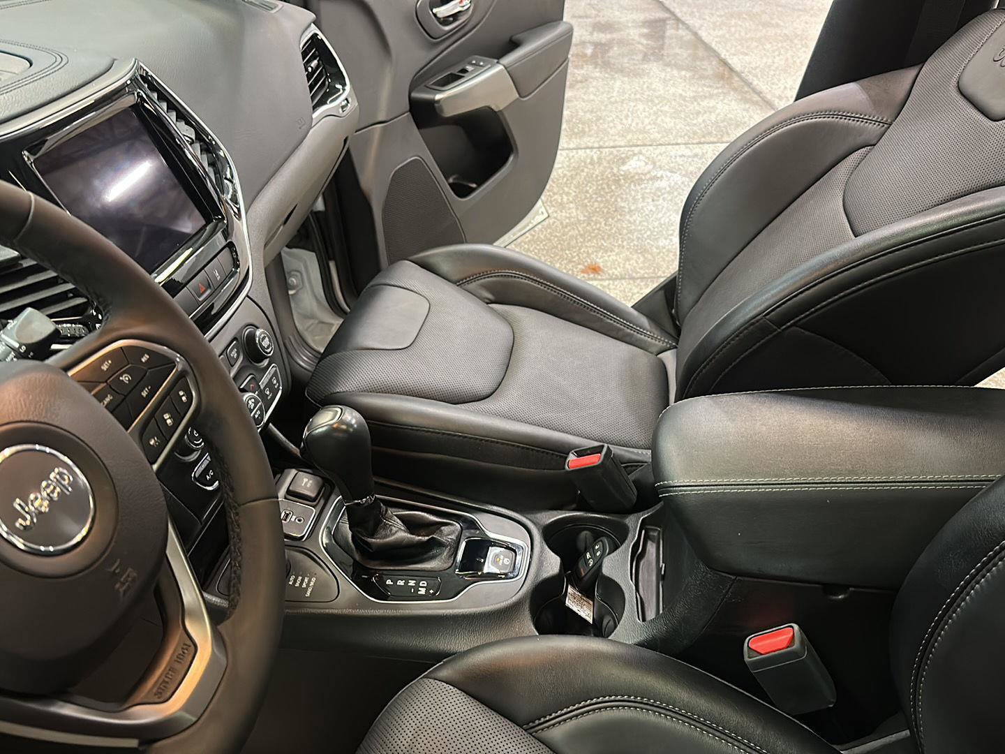 Certified 2022 Jeep Cherokee Limited AWD/4WD image 26
