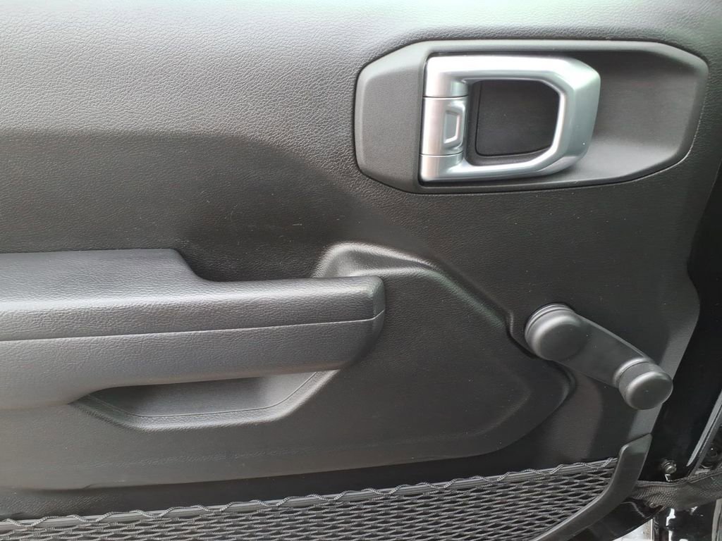 Used 2022 Jeep Gladiator Sport image 18