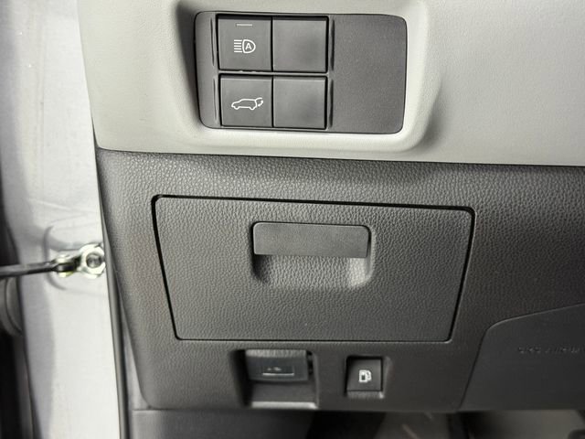 Used 2023 Toyota Highlander XLE FWD image 14