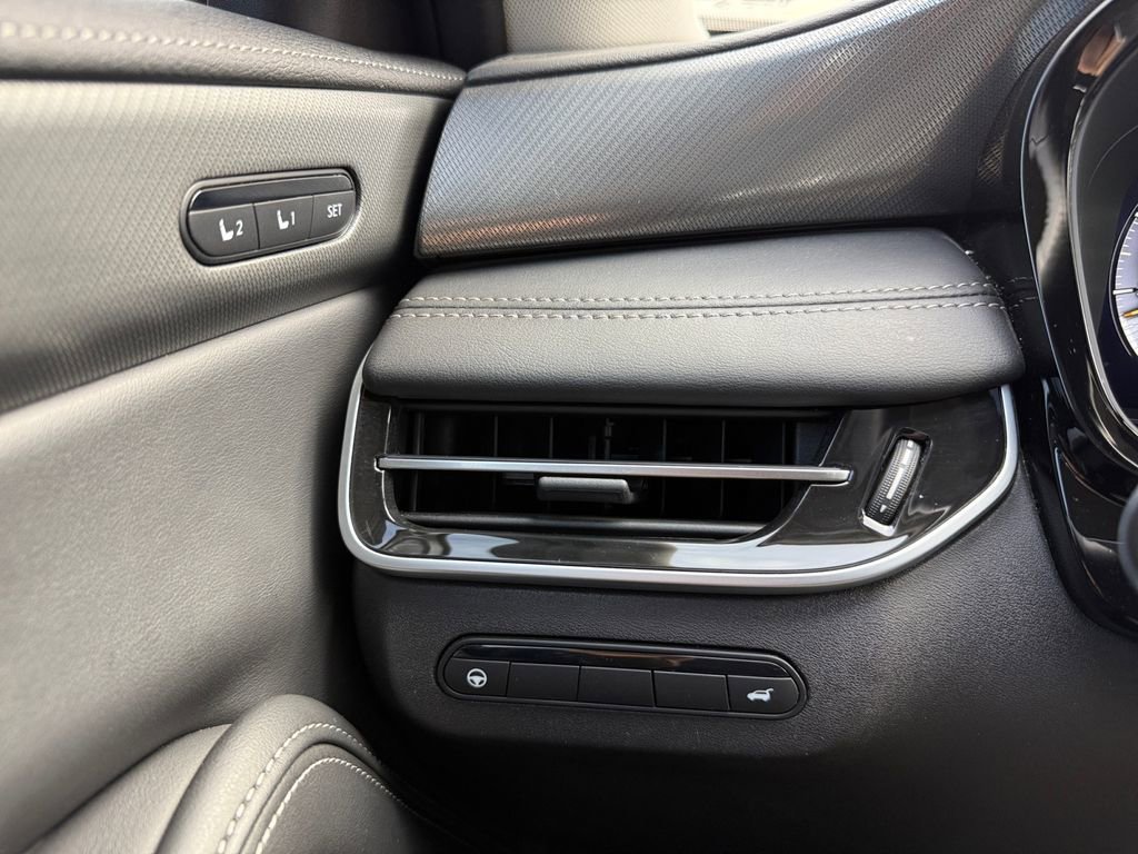 Used 2024 INFINITI QX60 Luxe w/ Cargo Package image 28