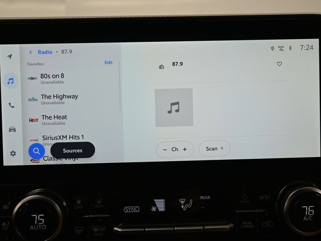 Certified 2025 Toyota Highlander Platinum image 23