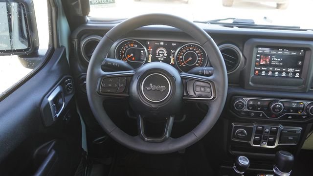 Used 2023 Jeep Gladiator Willys image 16