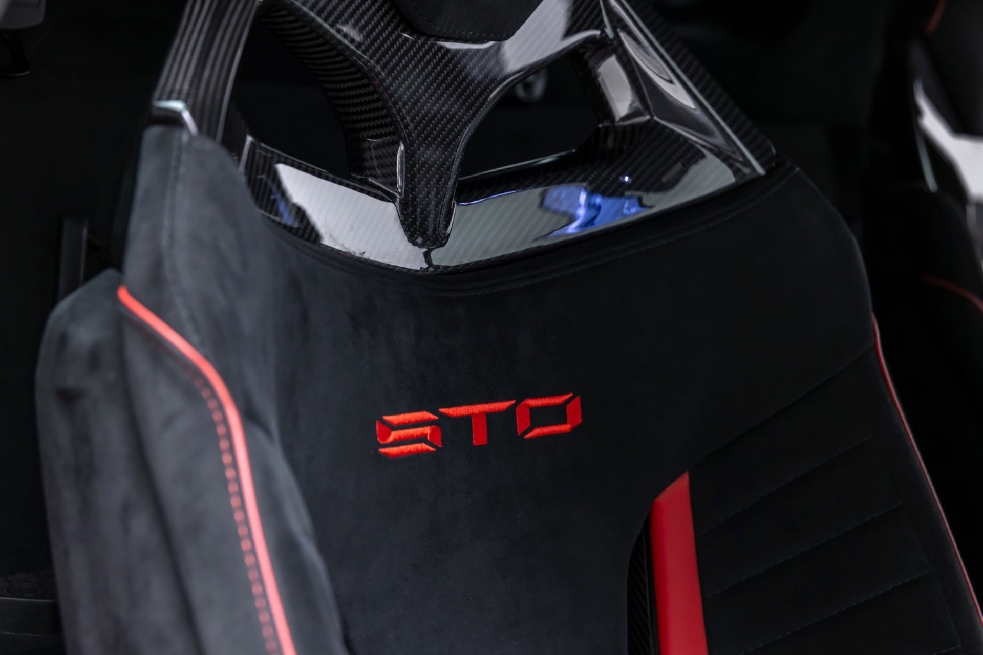 Used 2022 Lamborghini Huracan STO image 59