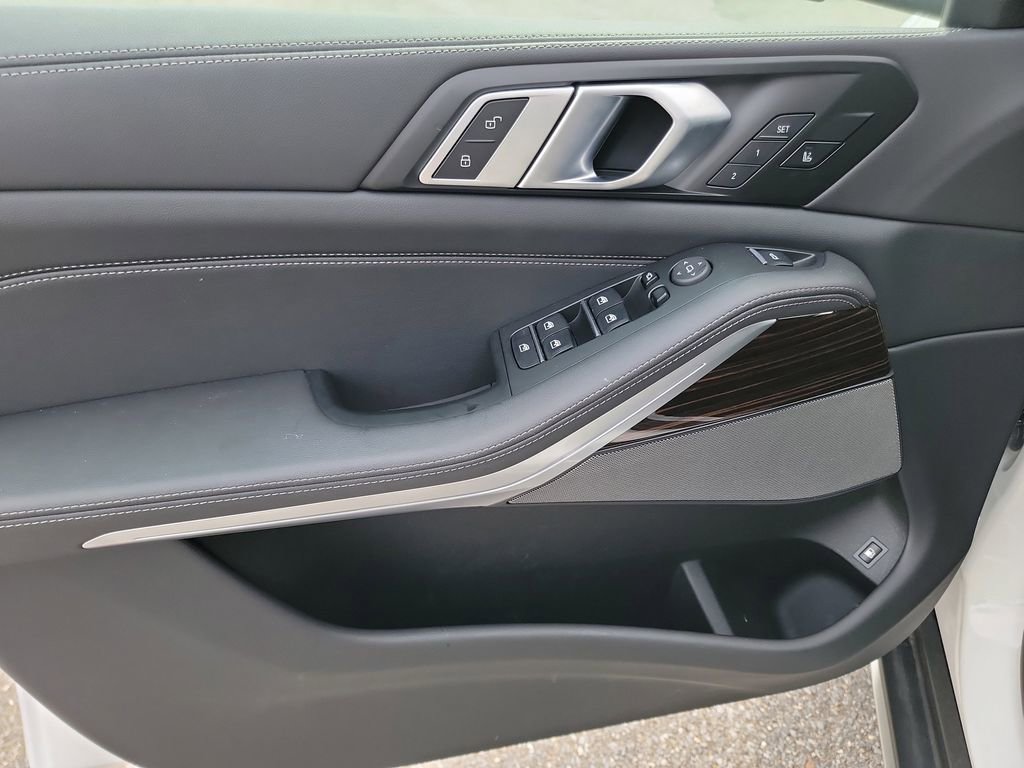 Certified 2025 BMW X5 xDrive50e w/ Premium Package image 19