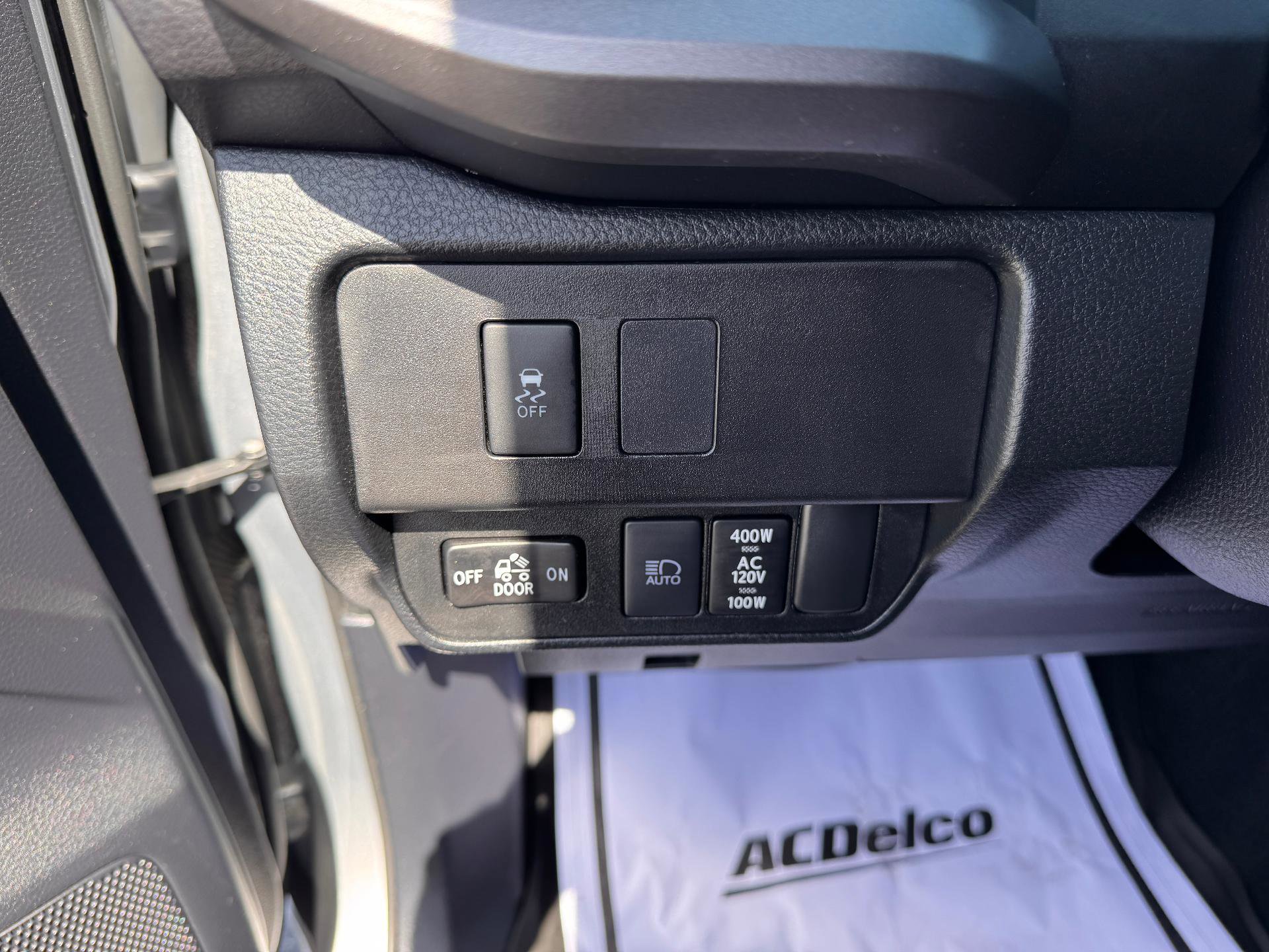 Used 2020 Toyota Tacoma TRD Off-Road AWD/4WD image 23