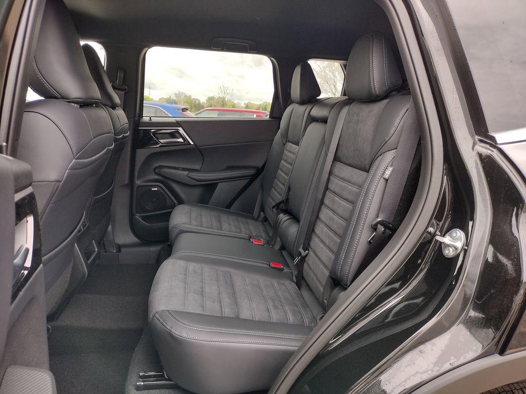 New 2026 Mitsubishi Outlander LE AWD/4WD image 8