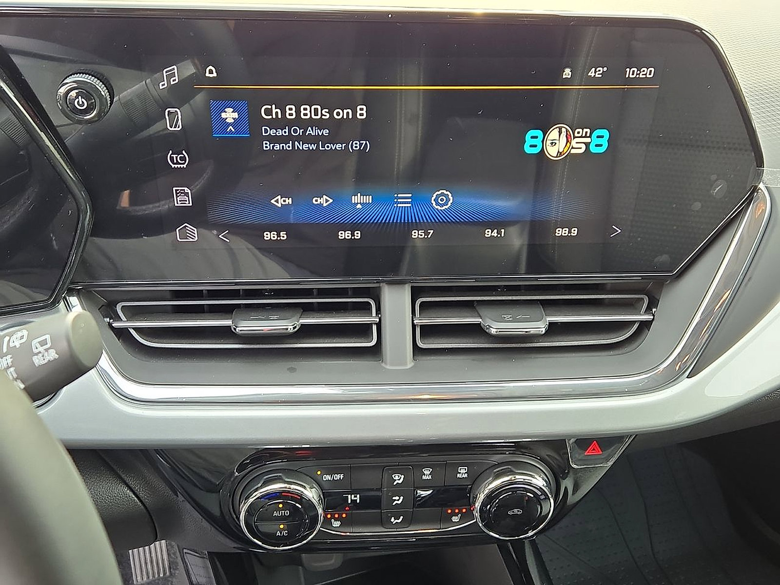 New 2025 Chevrolet Trax LT w/ Driver Confidence Package image 16