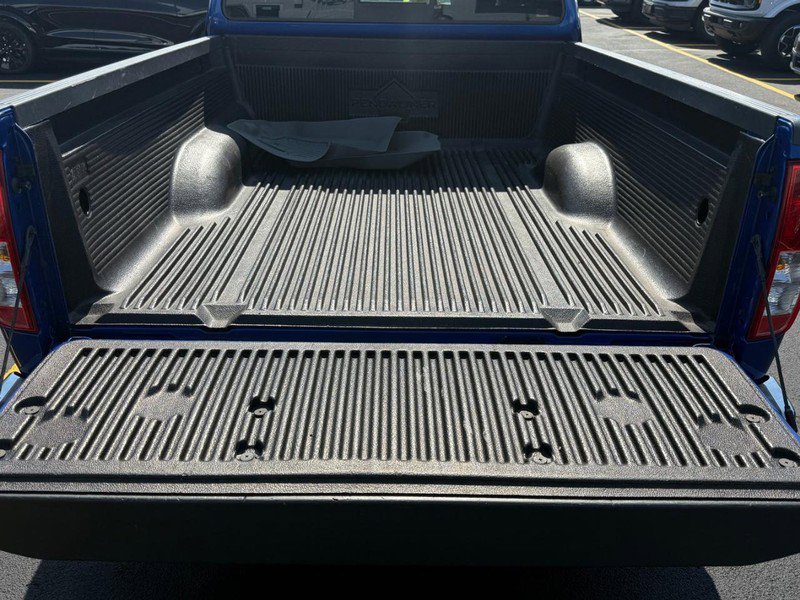 Used 2015 Nissan Frontier SV image 8