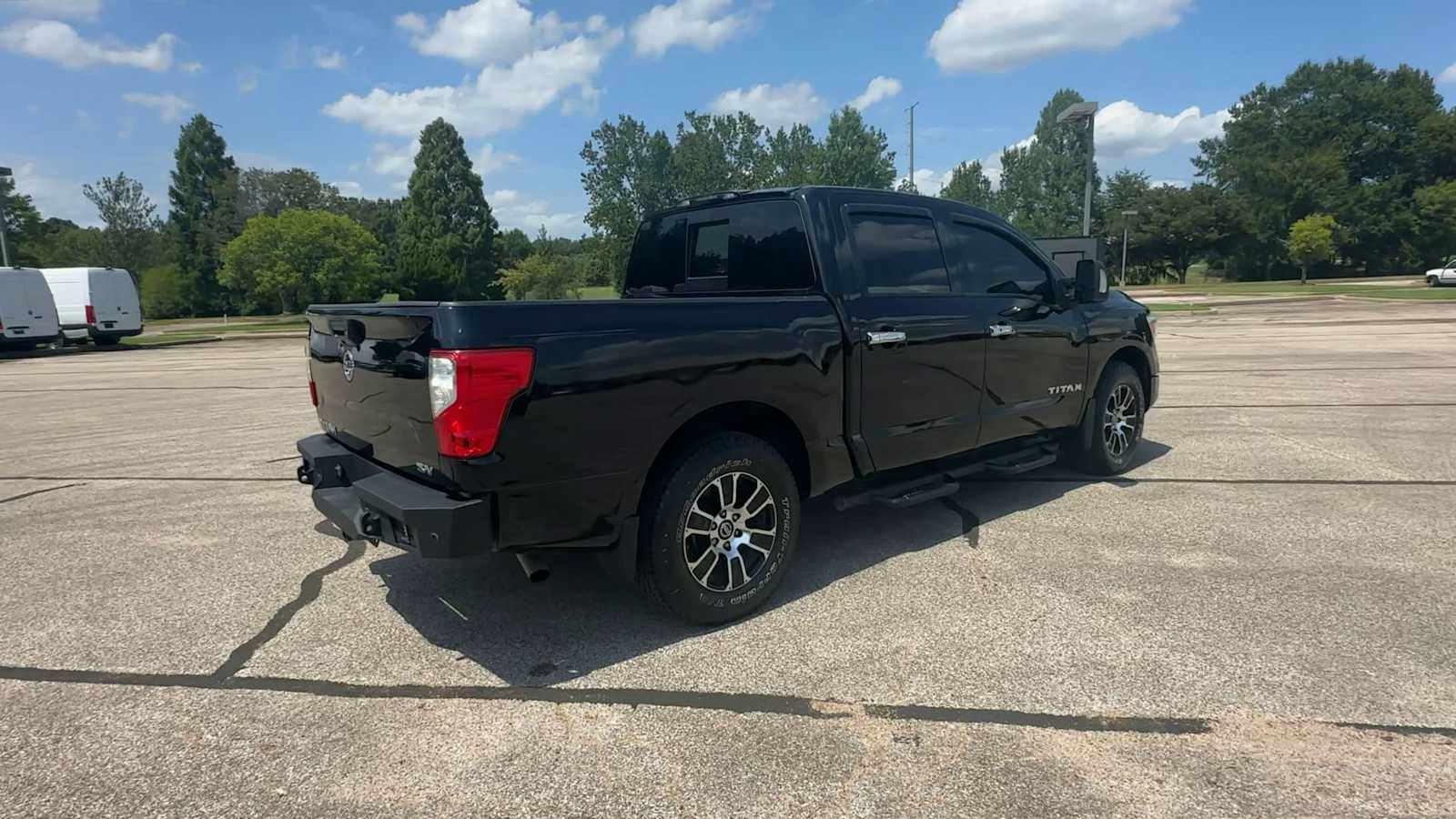 Used 2021 Nissan Titan SV w/ SV Convenience Package RWD image 8