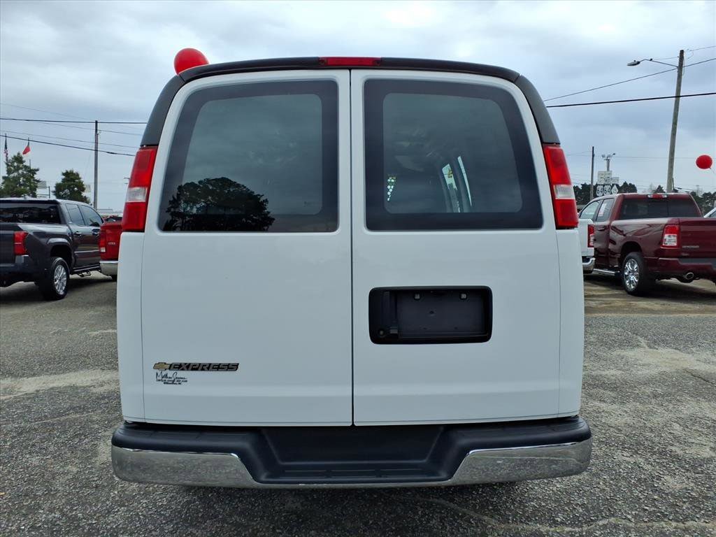 Used 2024 Chevrolet Express 2500 w/ Driver Convenience Package RWD image 3