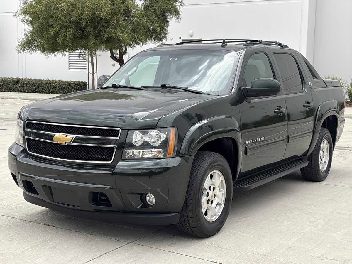 Used 2013 Chevrolet Avalanche LS AWD/4WD image 6