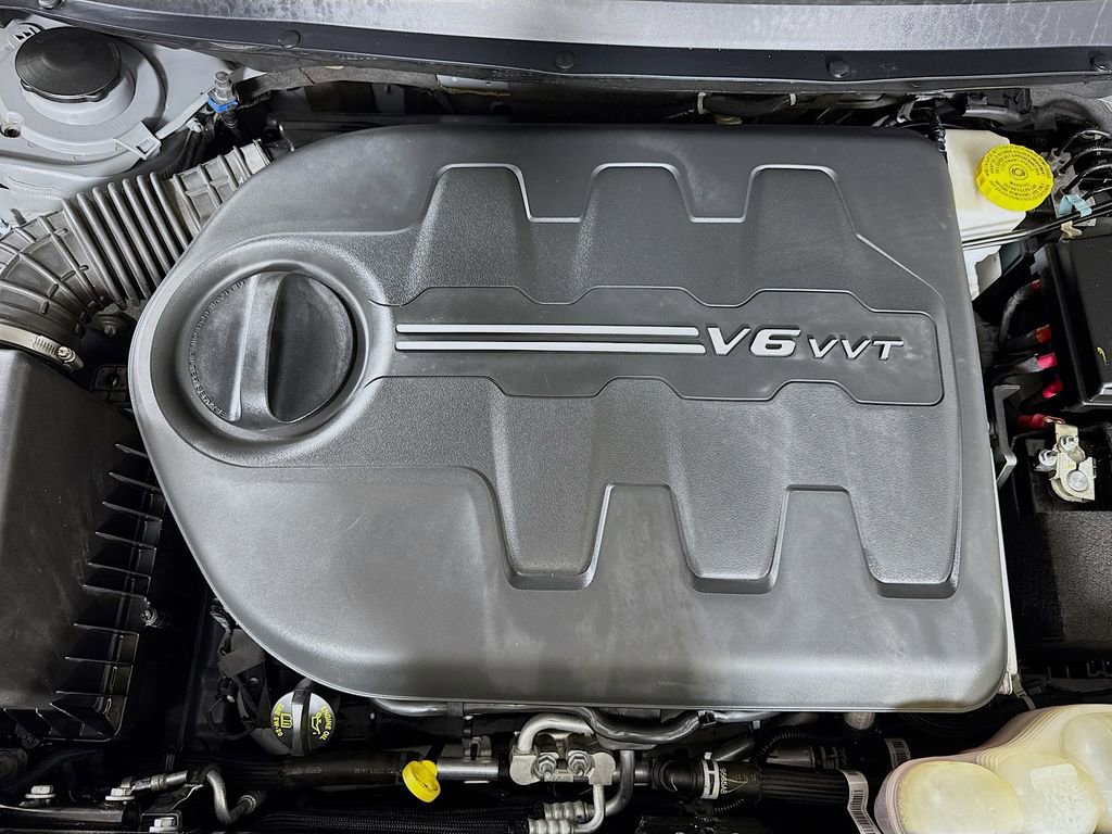 Used 2020 Jeep Cherokee Latitude Plus w/ Cold Weather Group image 29