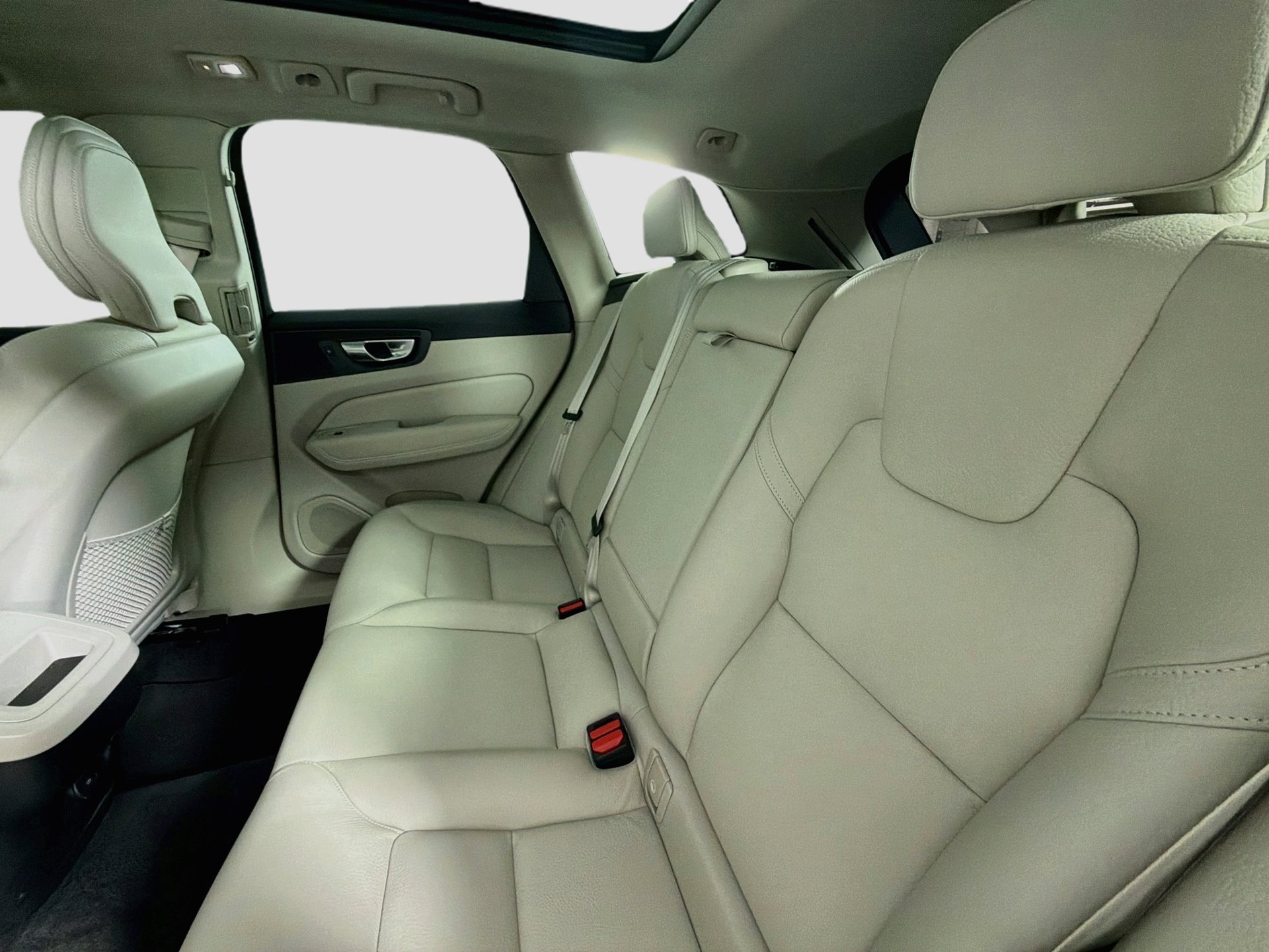 Certified 2023 Volvo XC60 B5 Plus w/ Protection Package Premier FWD image 24