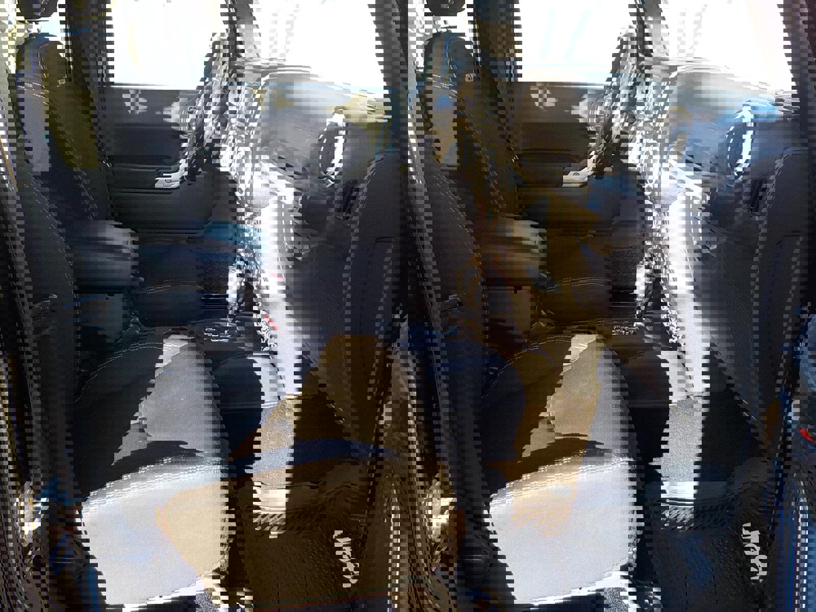 Used 2016 Jeep Wrangler Unlimited Rubicon w/ Connectivity Group image 16