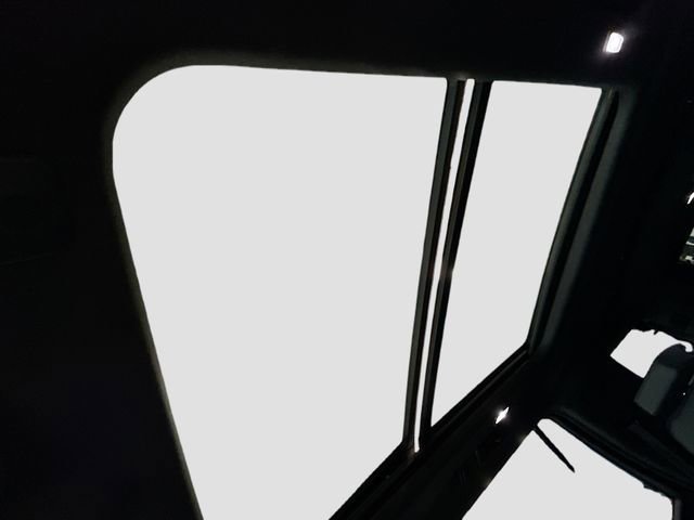 Used 2022 Chevrolet Tahoe Z71 w/ Luxury Package AWD/4WD image 24