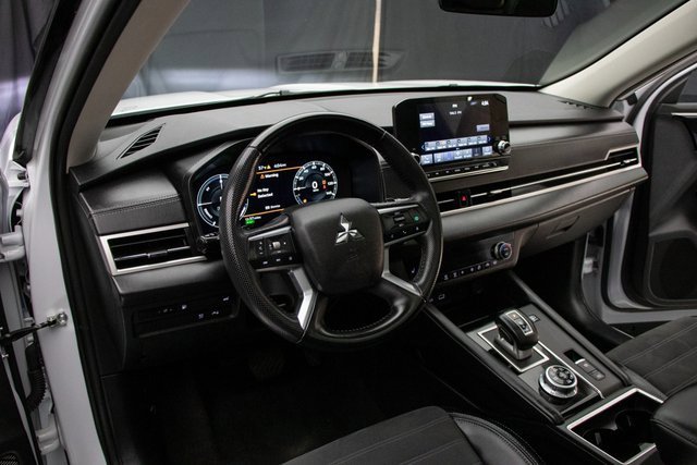Used 2024 Mitsubishi Outlander SE image 29