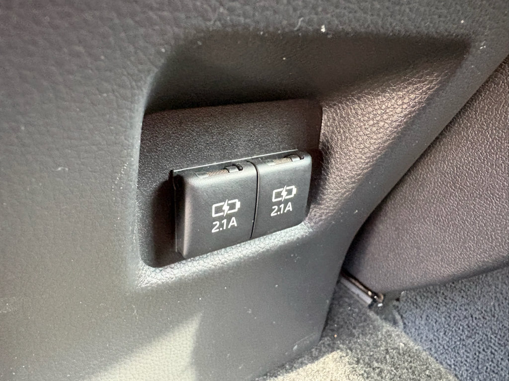 Used 2020 Toyota RAV4 XLE w/ Convenience Package FWD image 28