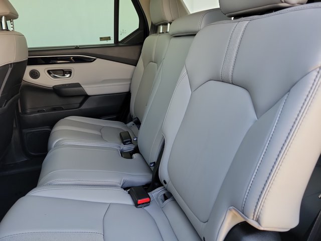 Used 2023 Honda Pilot Touring image 16