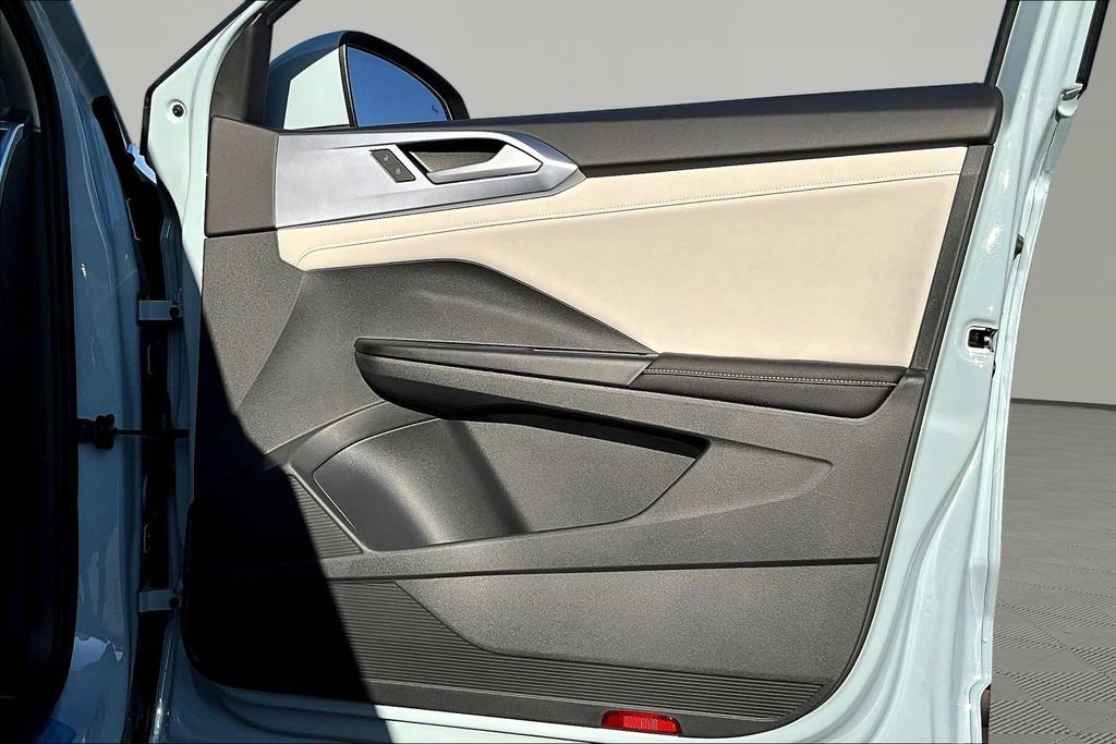 New 2026 Volkswagen Taos SE image 26
