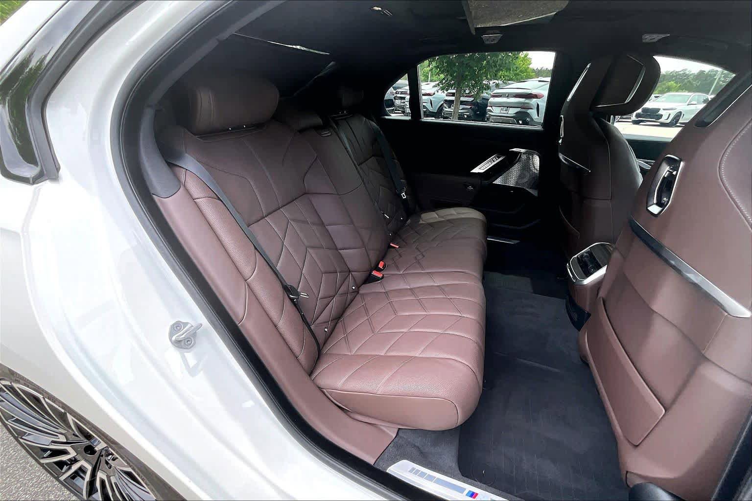 Used 2025 BMW 760i xDrive w/ Executive Package AWD/4WD image 19