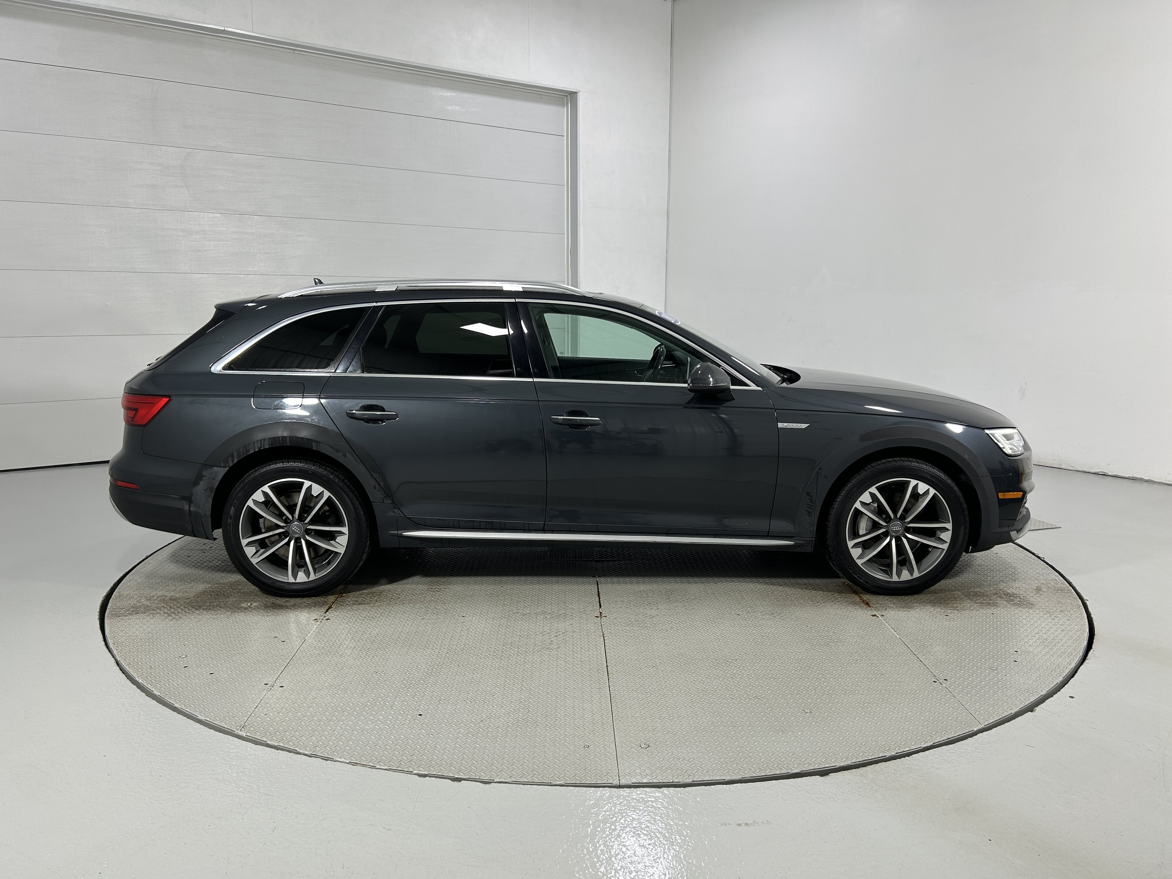 Used 2017 Audi A4 2.0T allroad Premium Plus AWD/4WD image 39