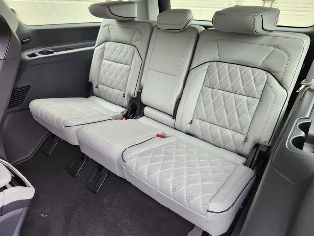 New 2026 Lincoln Navigator L Black Label AWD/4WD image 16