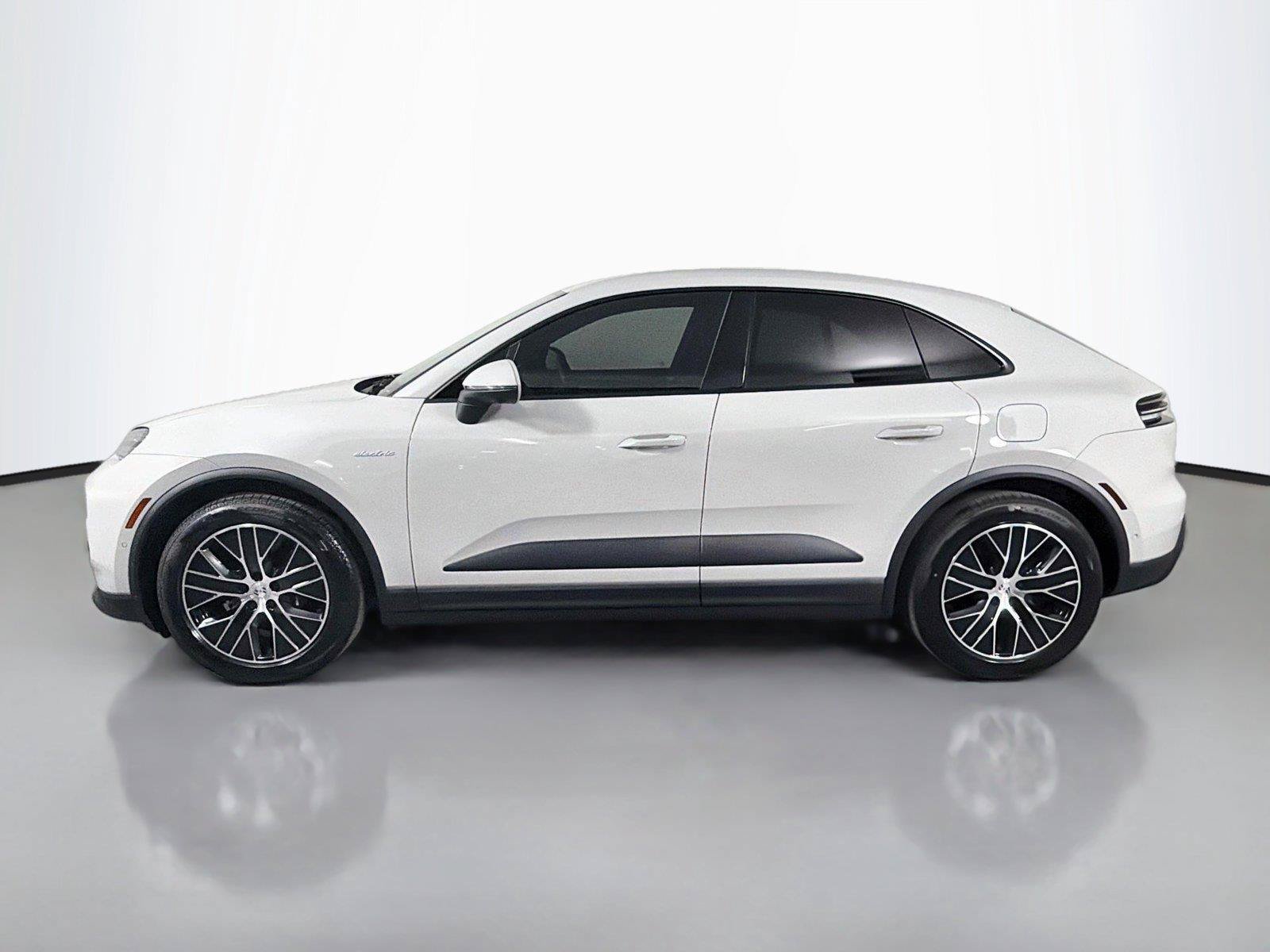 Certified 2026 Porsche Macan Electric RWD image 2