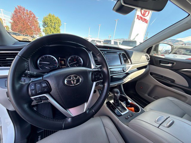 Used 2019 Toyota Highlander Limited AWD/4WD image 23