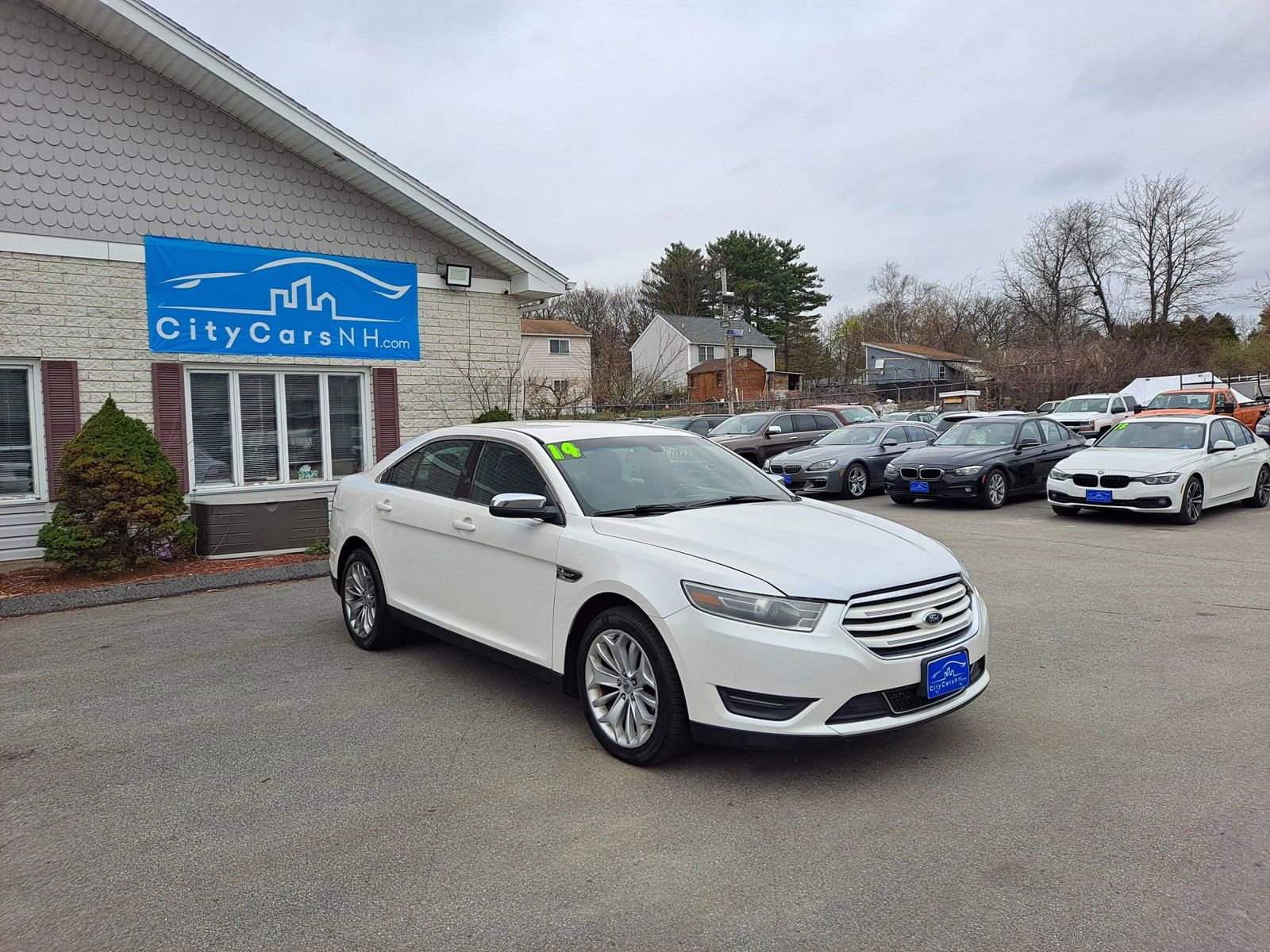 Used 2014 Ford Taurus Limited FWD image 2