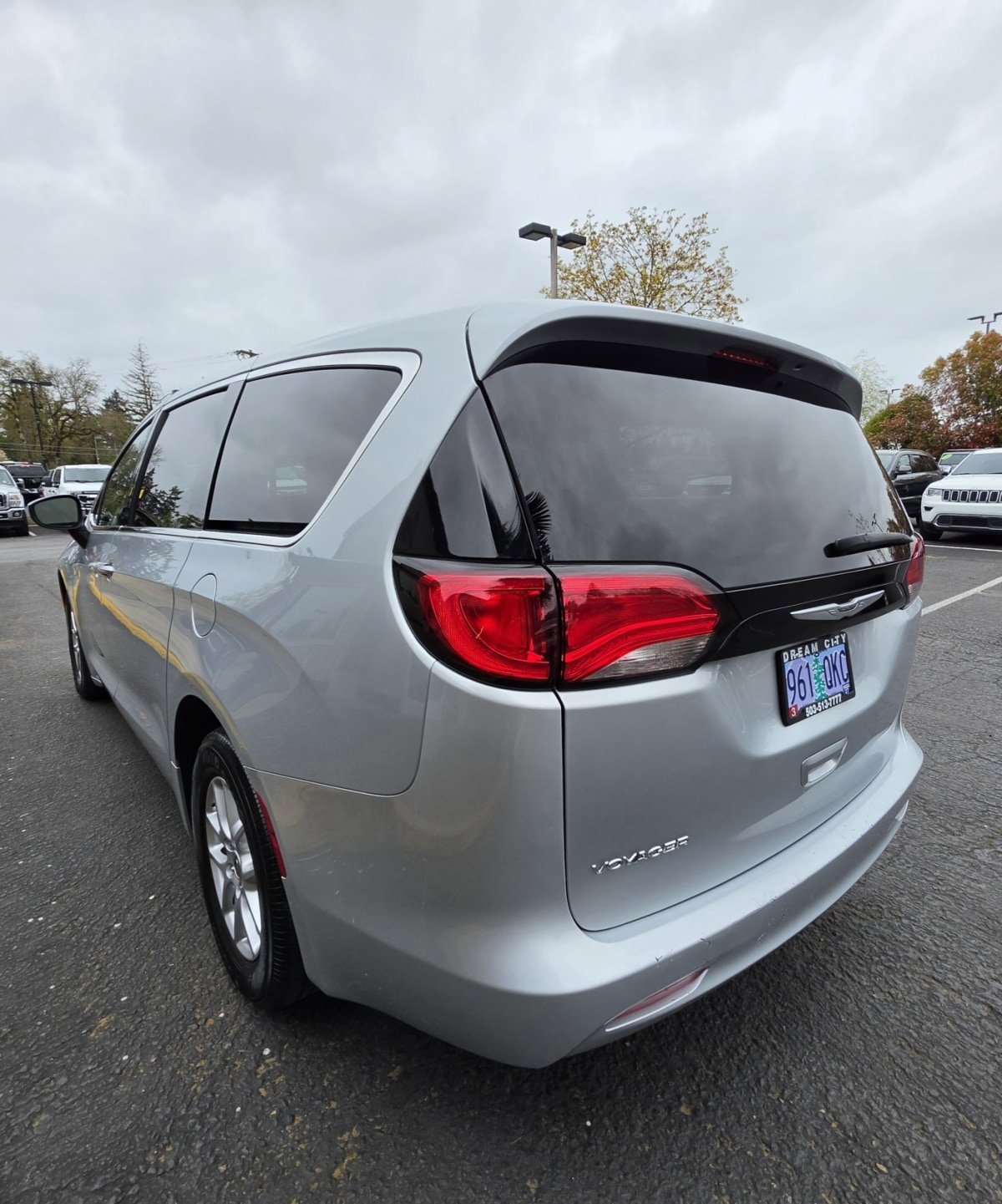 Used 2022 Chrysler Voyager LX FWD image 7