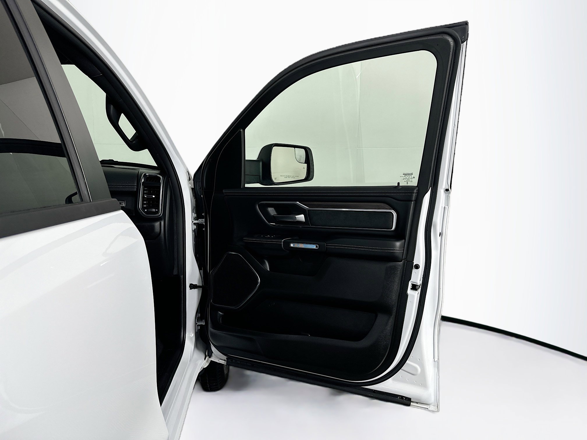 Used 2025 RAM 1500 Laramie image 32