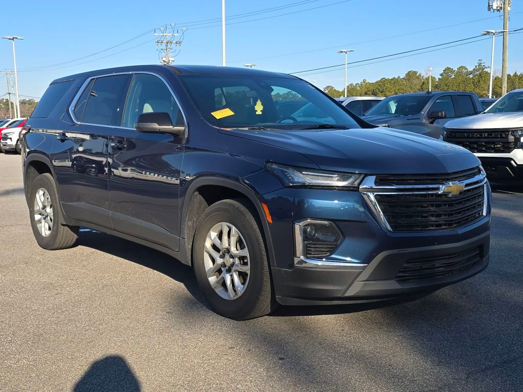 Used 2023 Chevrolet Traverse LS image 1