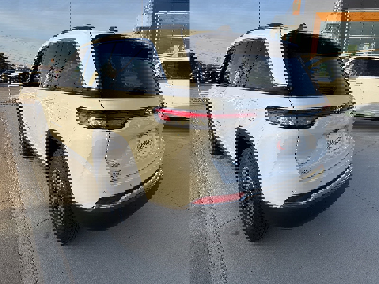 Used 2022 Jeep Grand Cherokee Limited w/ Luxury Tech Group II image 3