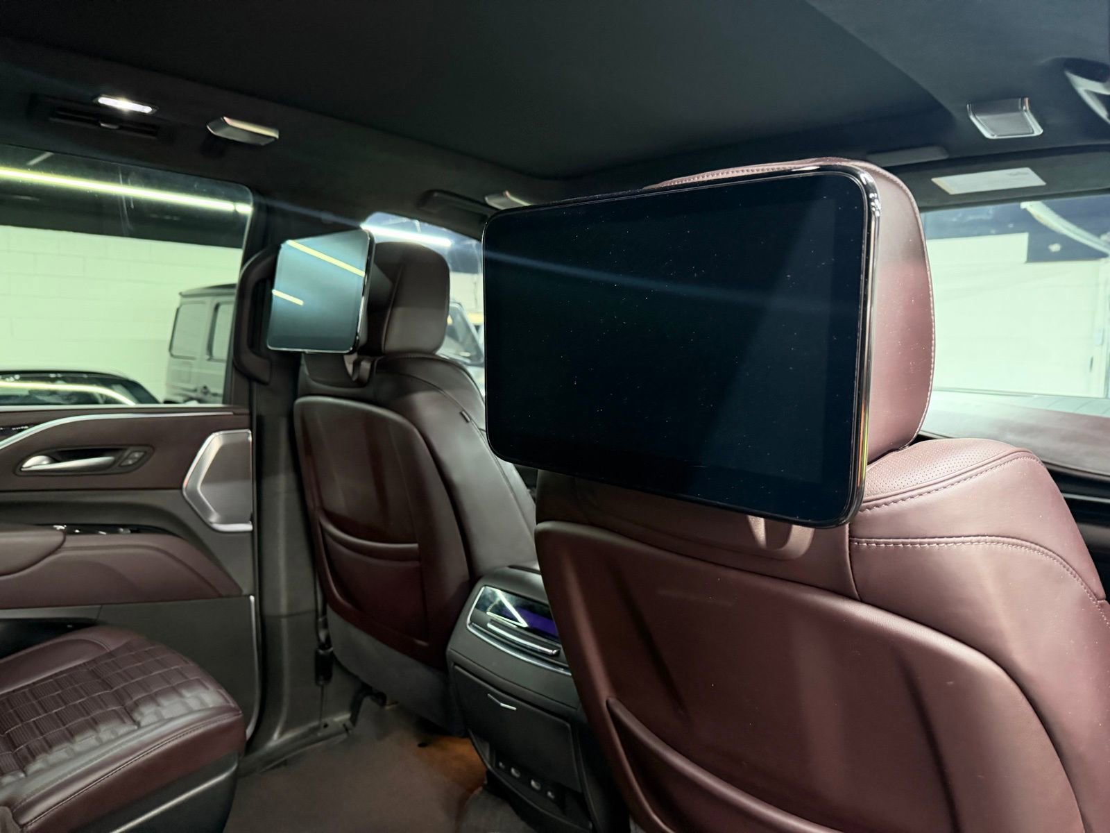 Used 2023 Cadillac Escalade Sport Platinum w/ LPO, ONYX Package image 27