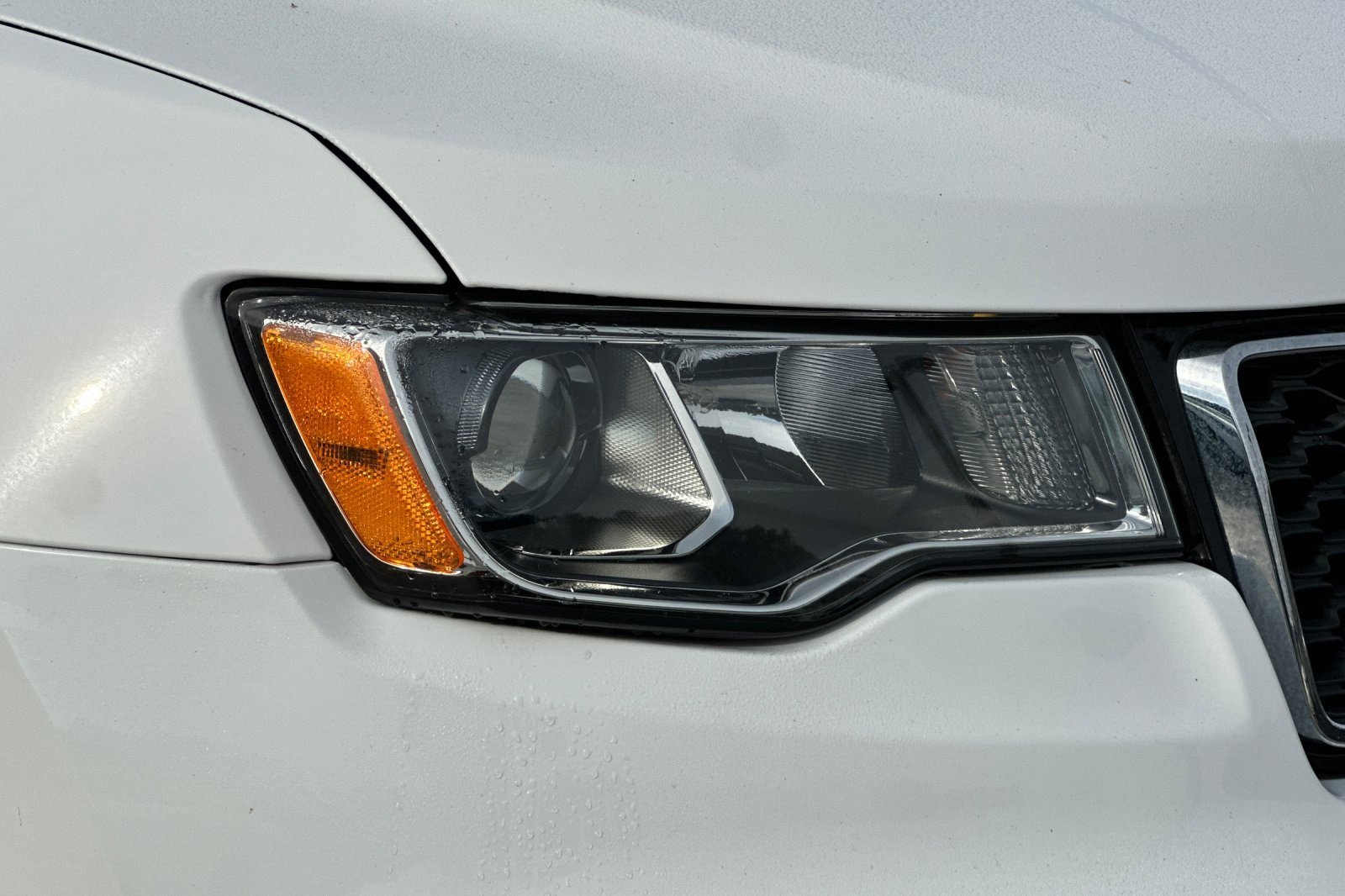 Used 2018 Jeep Grand Cherokee Limited image 12