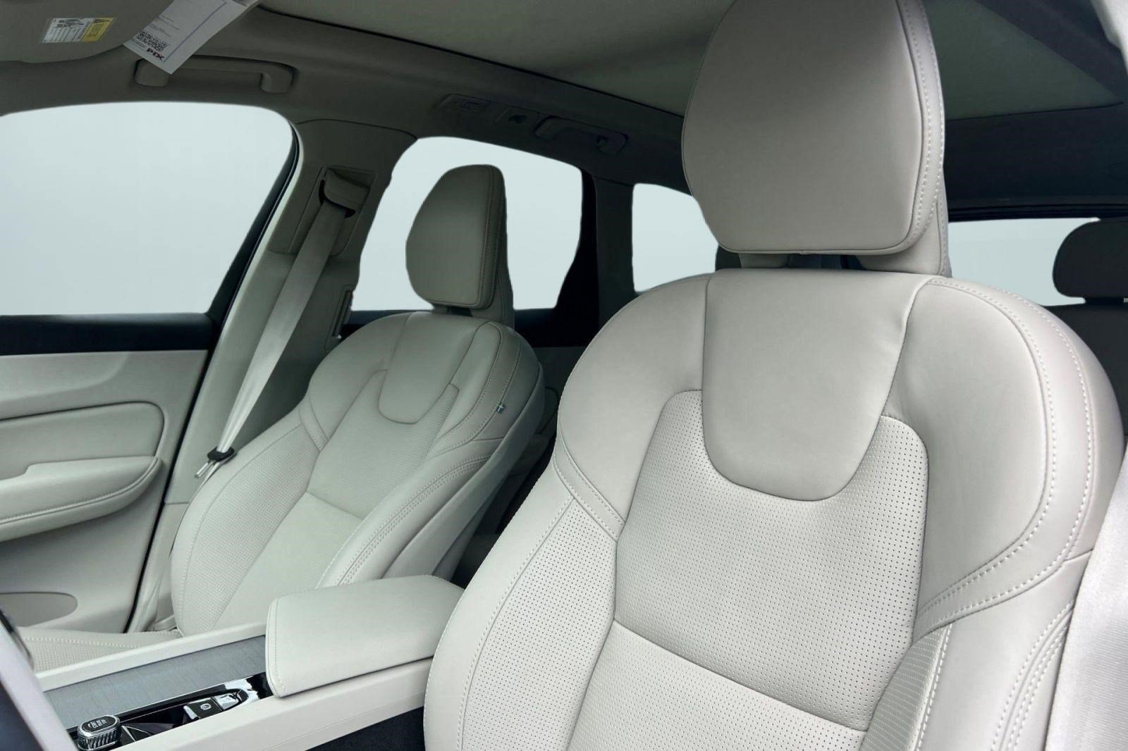 Used 2025 Volvo XC60 B5 Ultra w/ Protection Package Premier AWD/4WD image 23