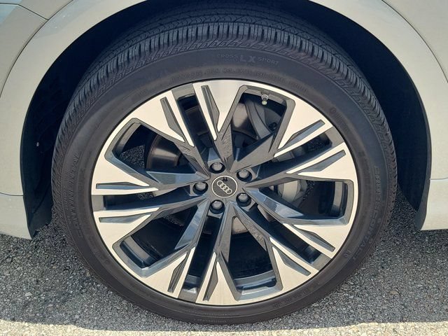 Certified 2024 Audi Q8 Premium Plus w/ Premium Plus Package AWD/4WD image 9