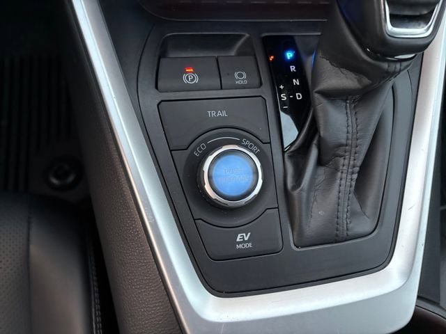 Used 2024 Toyota RAV4 Limited w/ Weather Package AWD/4WD image 17