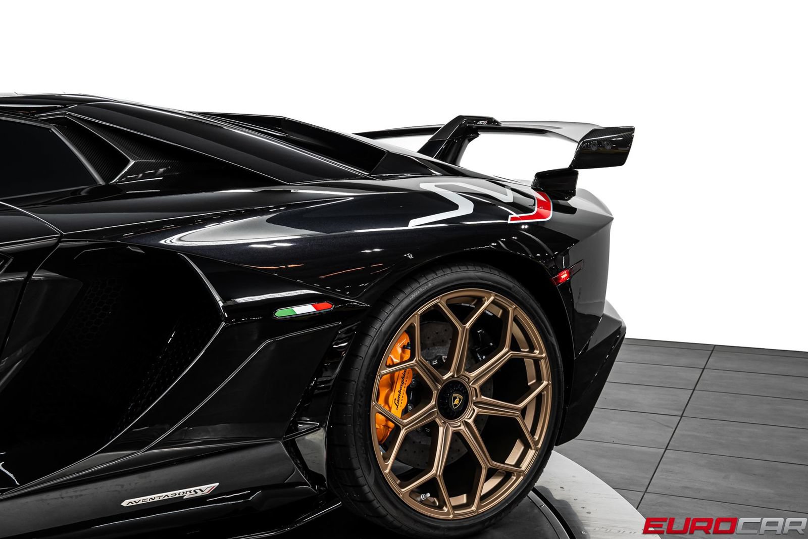Used 2021 Lamborghini Aventador SVJ AWD/4WD image 22