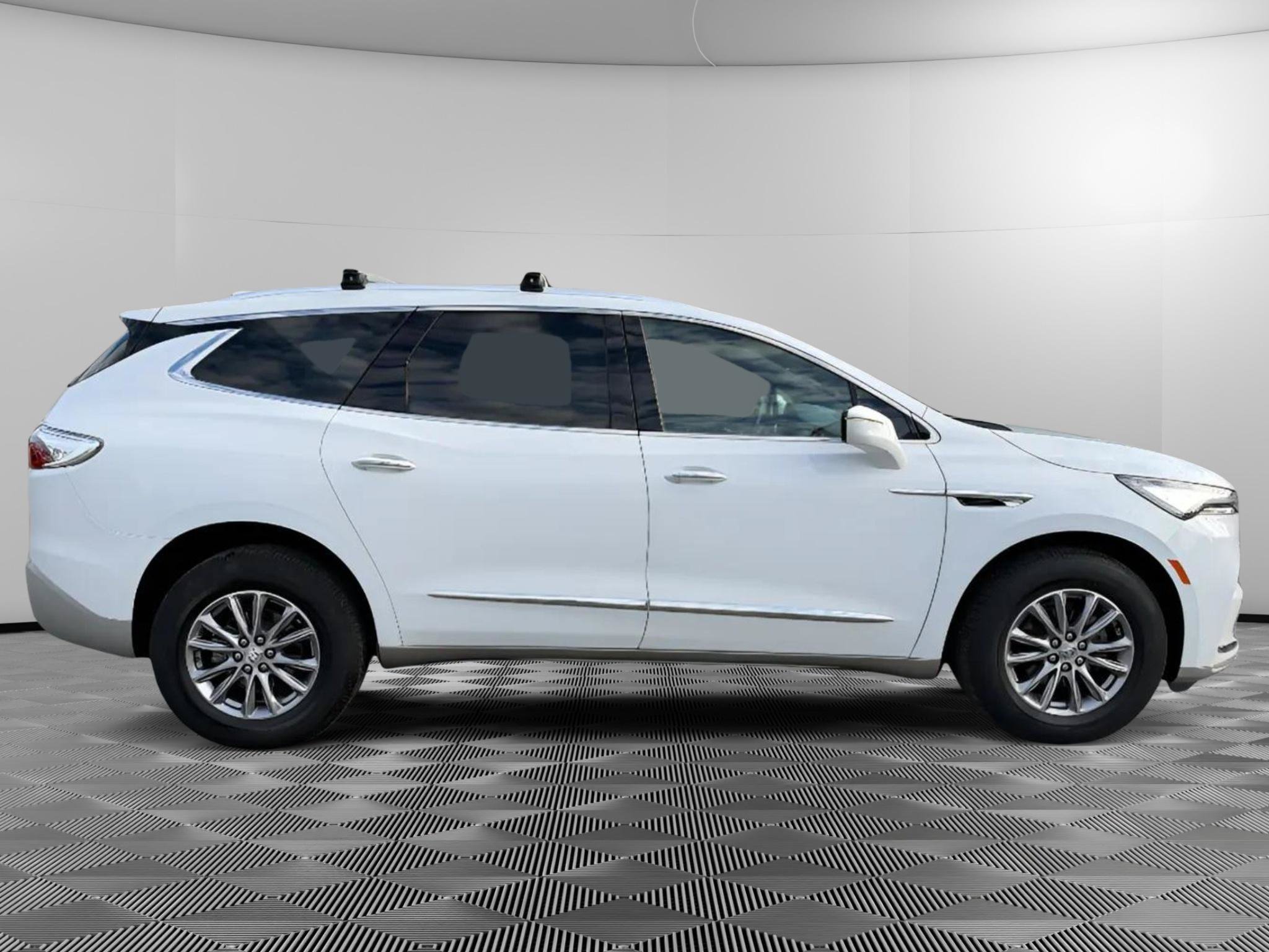 Used 2023 Buick Enclave Essence AWD/4WD image 6