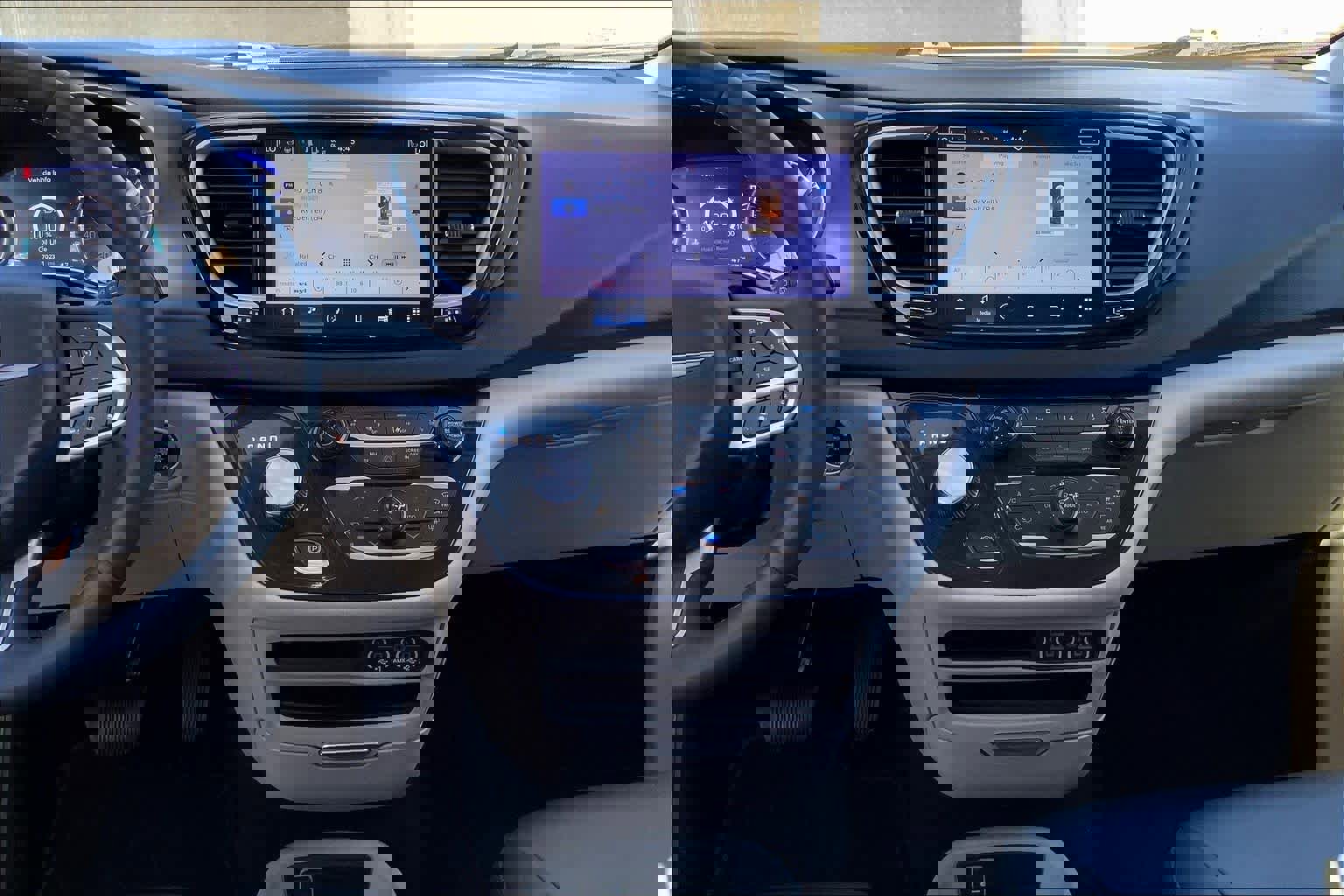 Used 2024 Chrysler Pacifica Touring-L FWD image 7