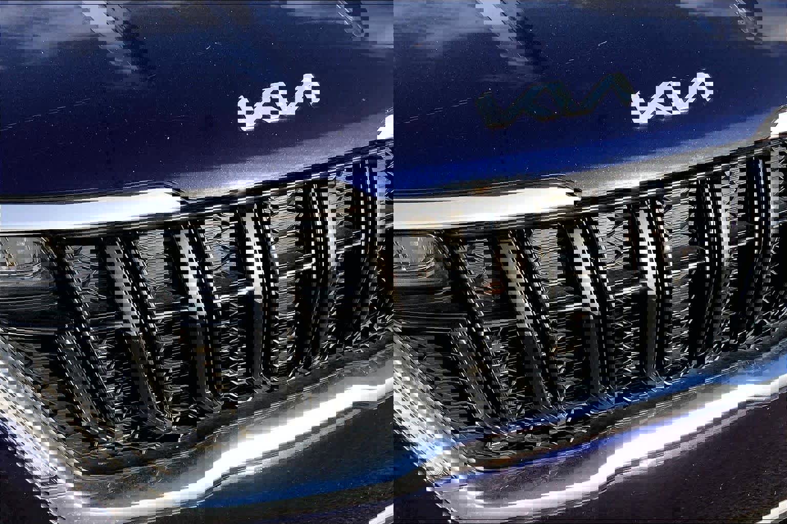 Used 2022 Kia Carnival LX image 29