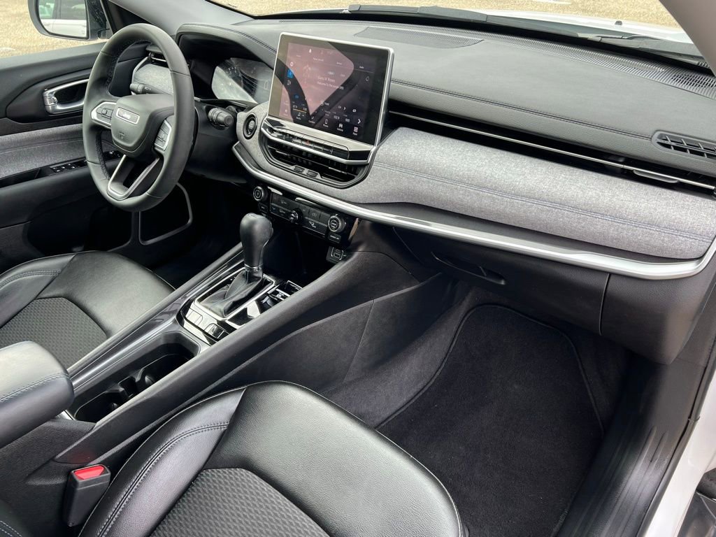 Used 2022 Jeep Compass Latitude image 9