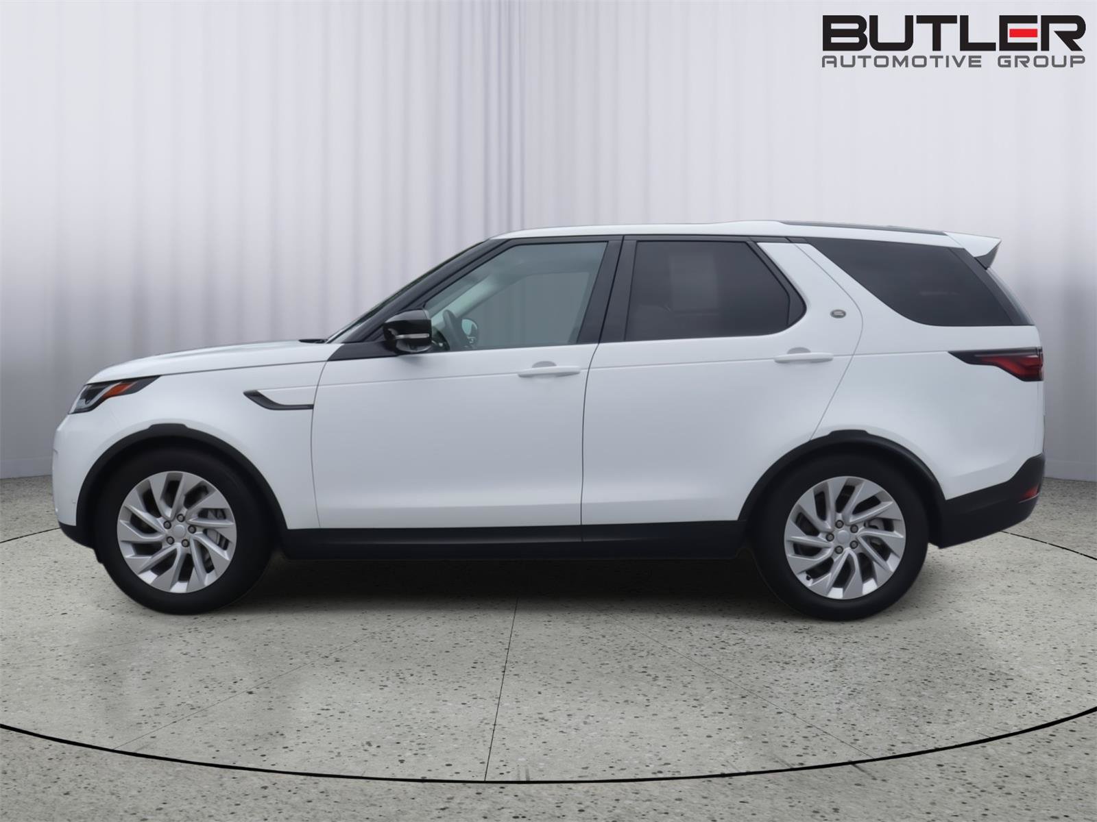 Used 2024 Land Rover Discovery S AWD/4WD image 3