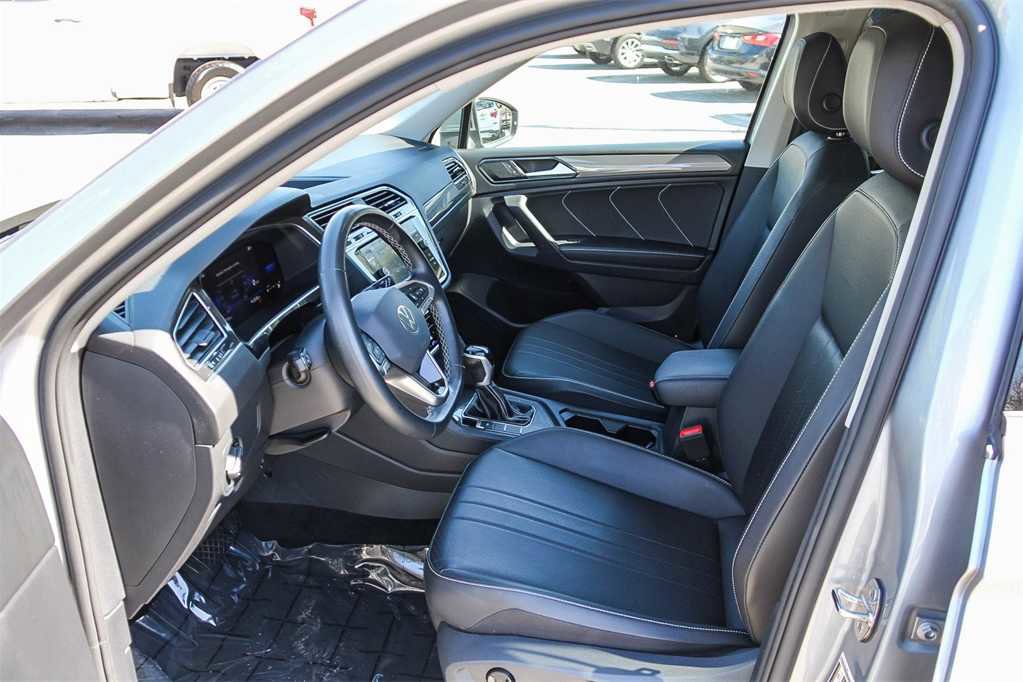 Used 2023 Volkswagen Tiguan SE image 17