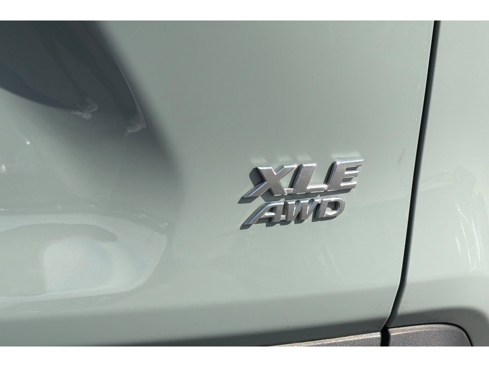 Used 2019 Toyota RAV4 XLE AWD/4WD image 32
