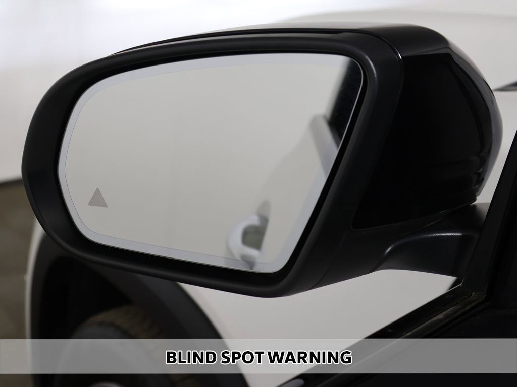 Used 2025 Mercedes-Benz GLB 250 4MATIC image 3