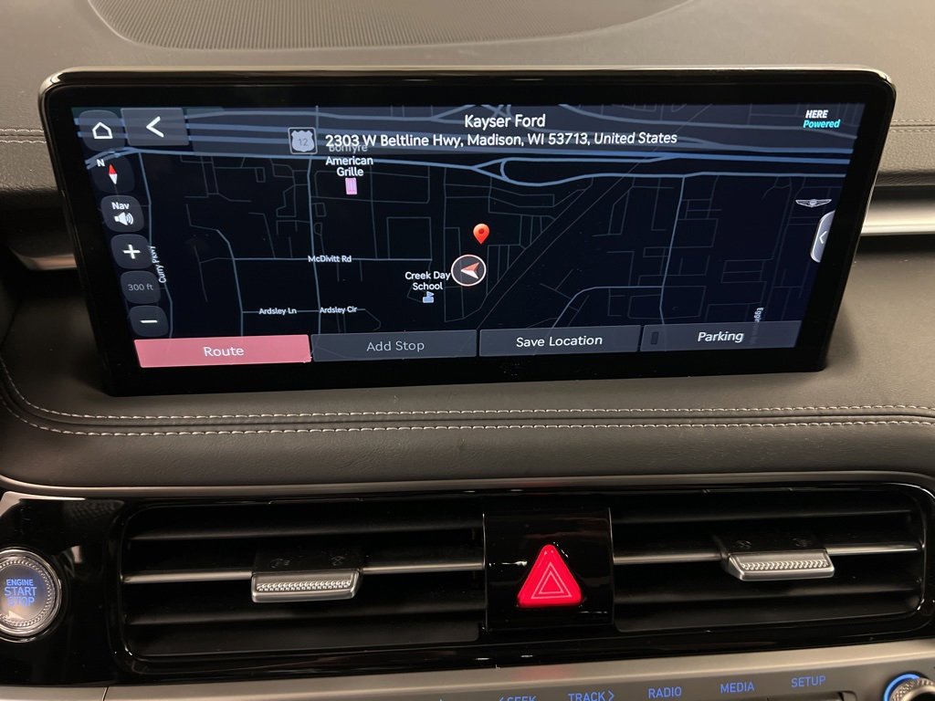 Used 2025 Genesis G70 2.5T image 10