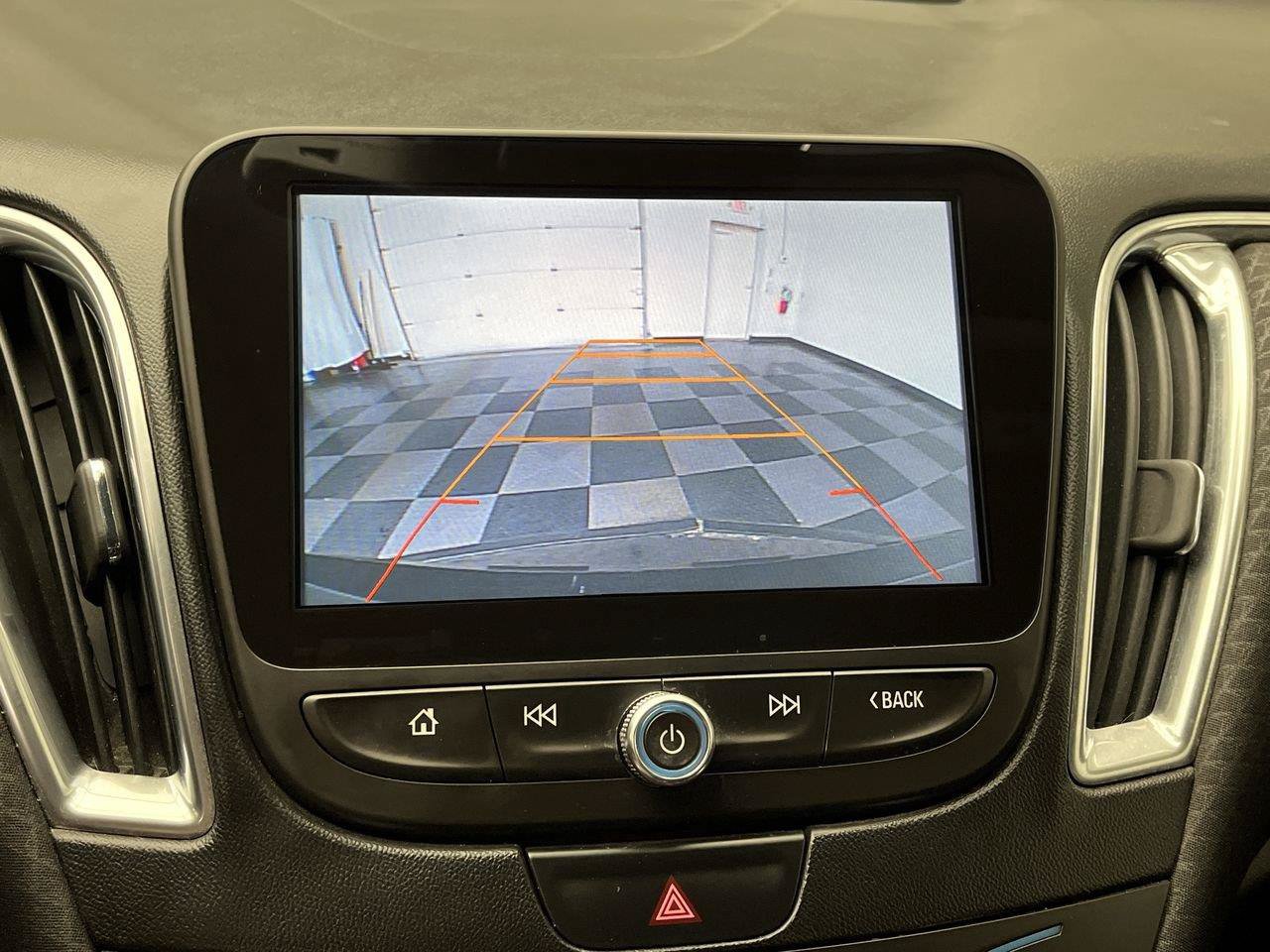 Used 2016 Chevrolet Malibu LT FWD image 5