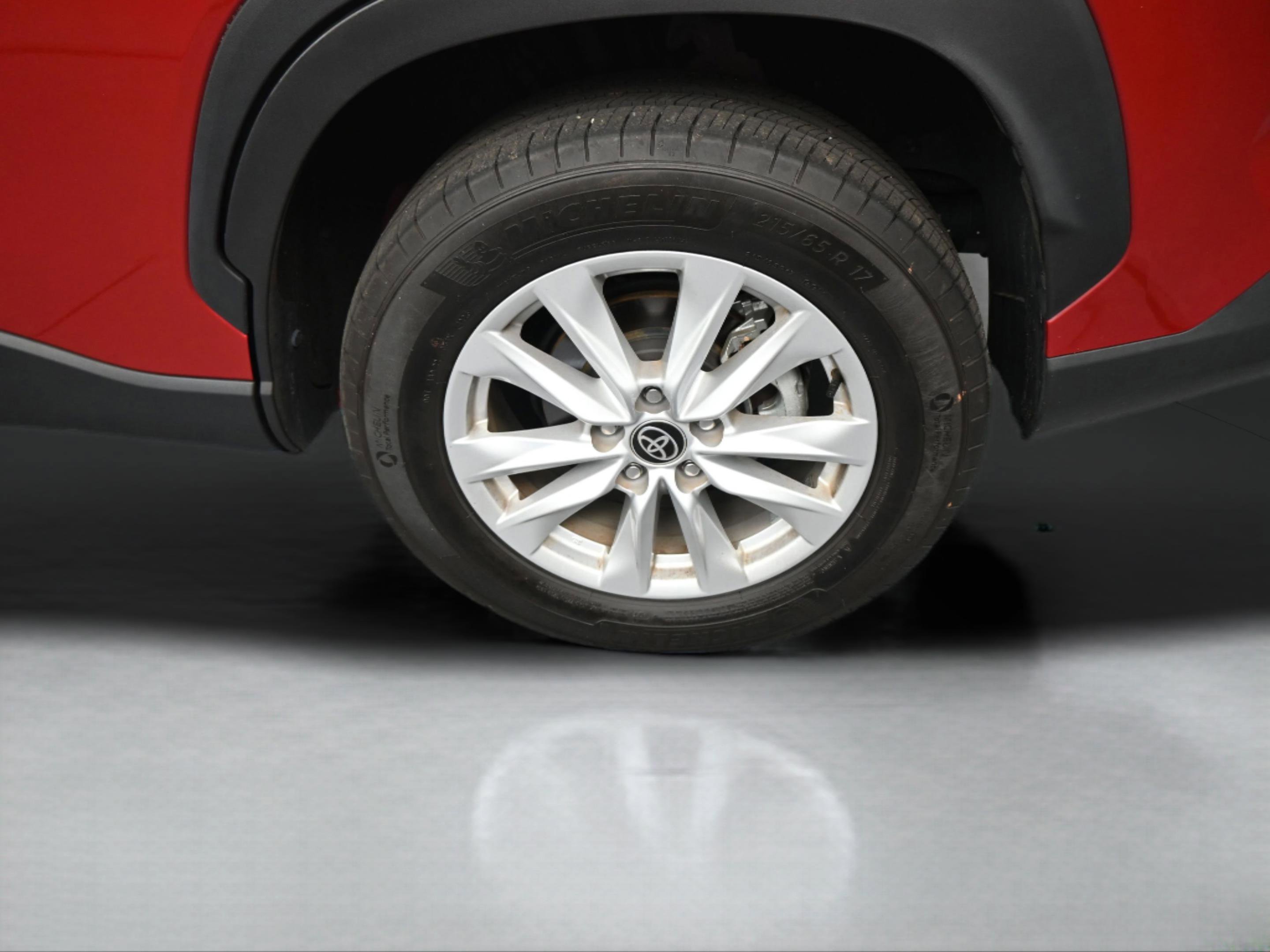 Certified 2023 Toyota Corolla Cross LE image 36